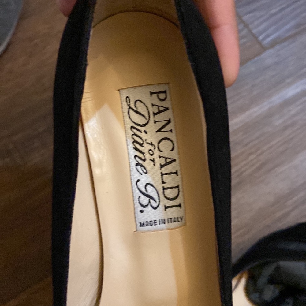 New Italian made classy black suede heels - Picture 3 of 6
